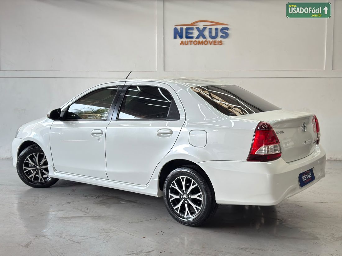 Toyota Etios Sedan Platinum 1.5 Automático Flex 2017/2018 — foto 3 de 21