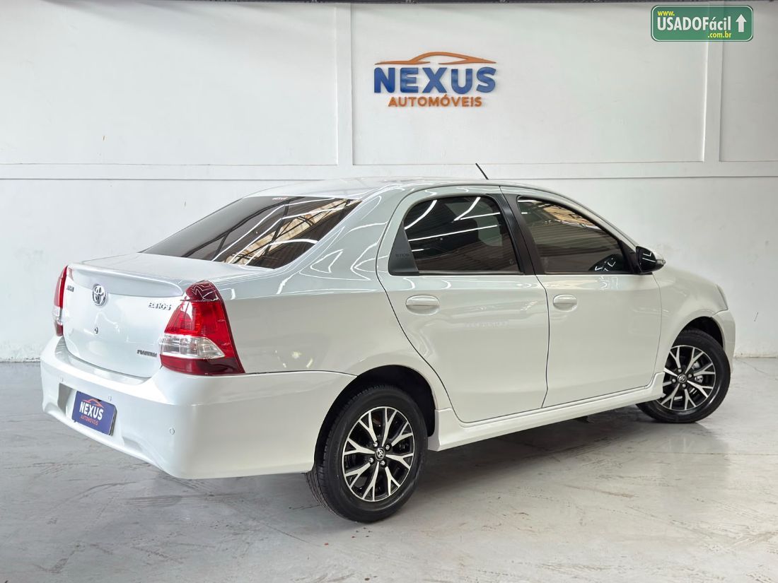 Toyota Etios Sedan Platinum 1.5 Automático Flex 2017/2018 — foto 4 de 21