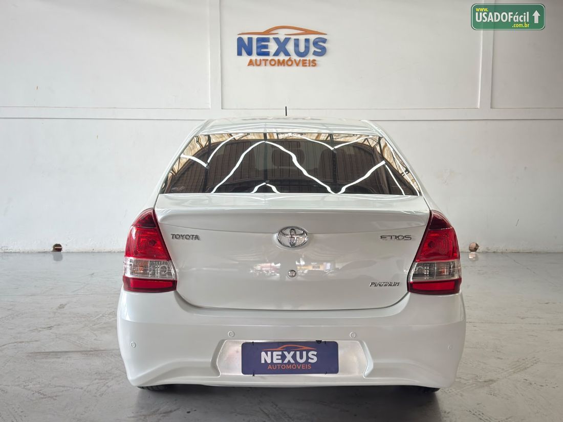 Toyota Etios Sedan Platinum 1.5 Automático Flex 2017/2018 — foto 6 de 21