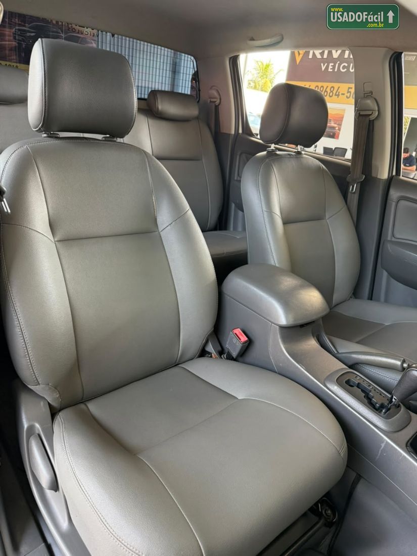 Toyota Hilux SRV CD D4-D 3.0 4x4 TDI Automático Diesel 2014/2015 — foto 11 de 12