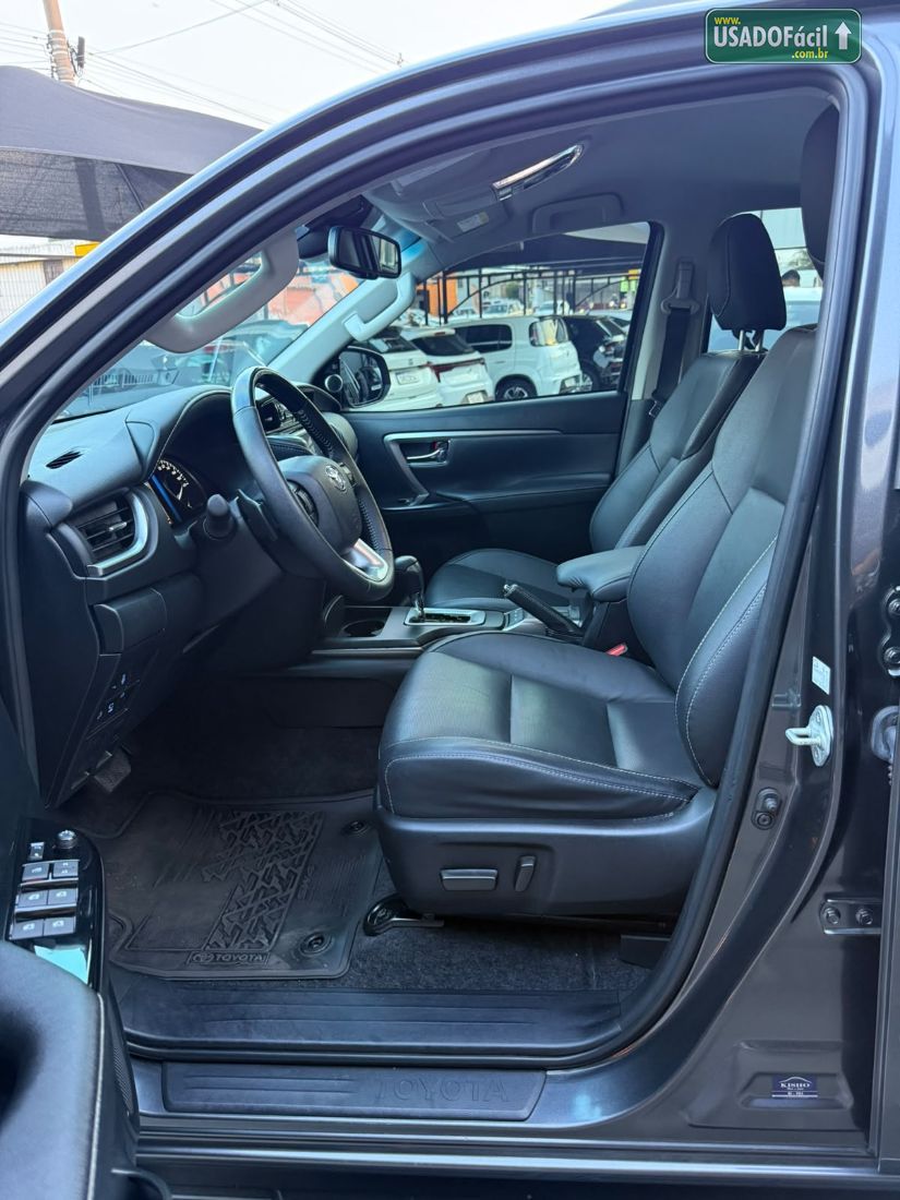 Toyota Hilux SW4 SRX 2.8 4x4 TDI Automático Diesel 2023/2024 — foto 19 de 30