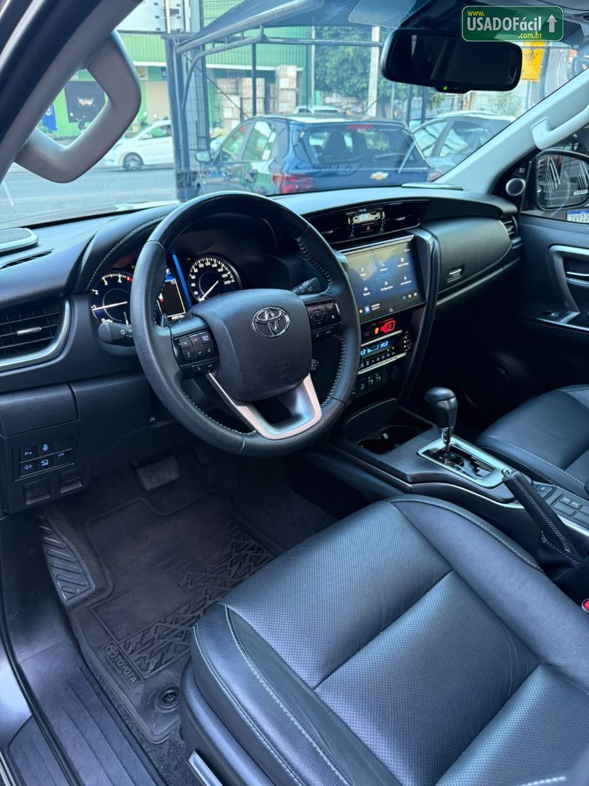 Toyota Hilux SW4 SRX 2.8 4x4 TDI Automático Diesel 2023/2024 — foto 21 de 30