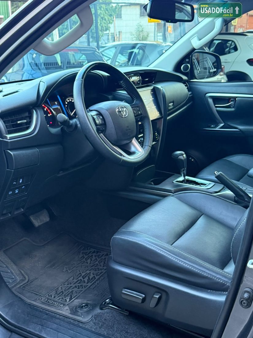 Toyota Hilux SW4 SRX 2.8 4x4 TDI Automático Diesel 2023/2024 — foto 23 de 30