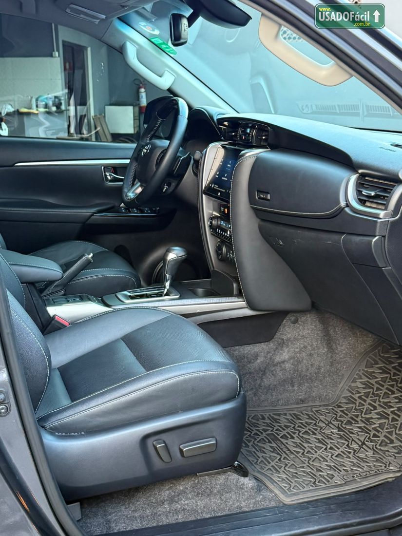 Toyota Hilux SW4 SRX 2.8 4x4 TDI Automático Diesel 2023/2024 — foto 24 de 30
