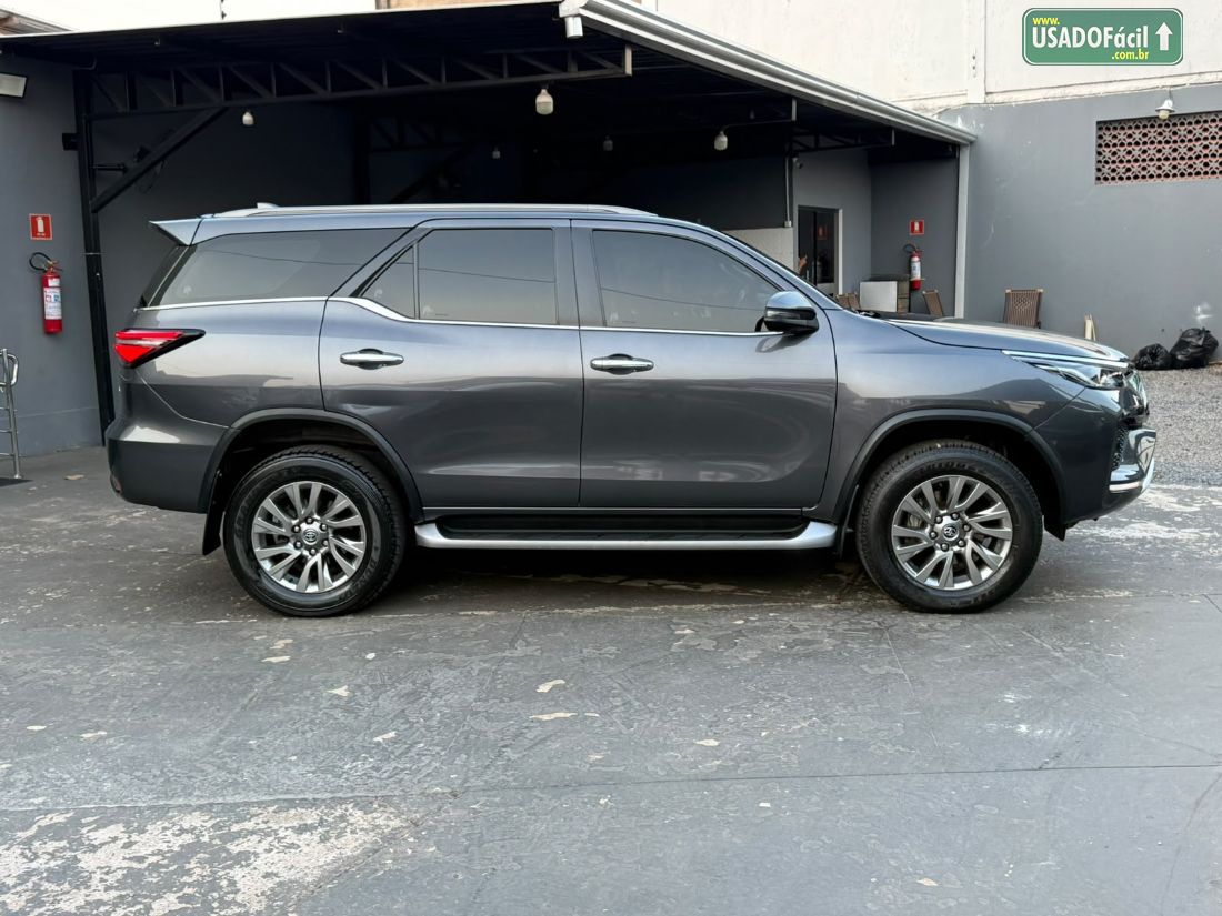 Toyota Hilux SW4 SRX 2.8 4x4 TDI Automático Diesel 2023/2024 — foto 7 de 30