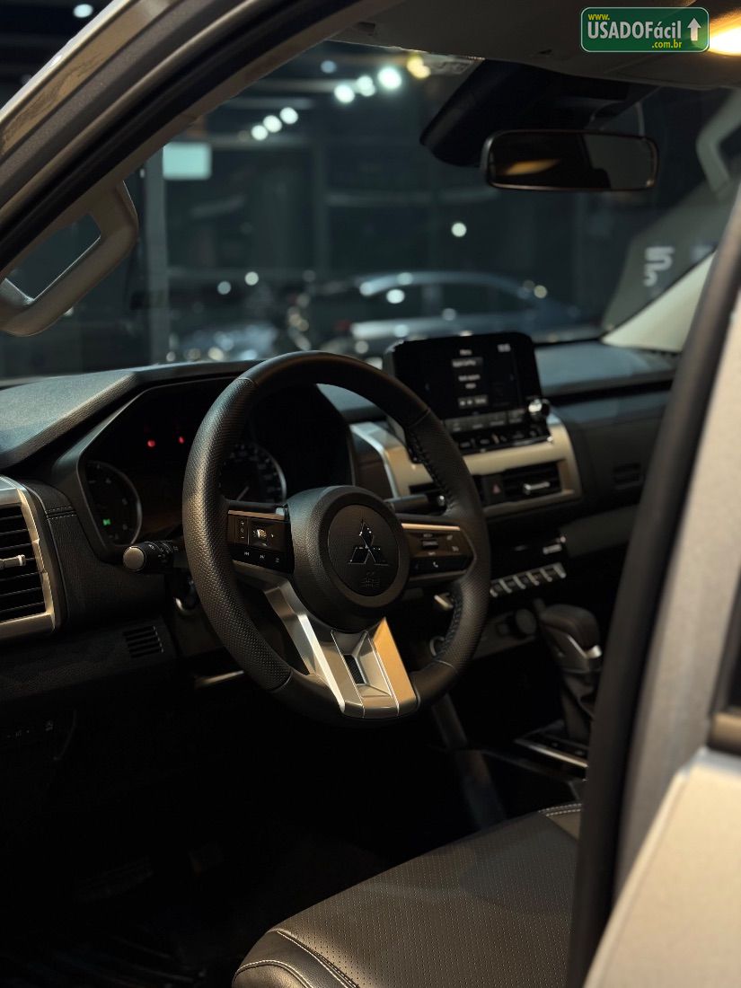 Mitsubishi Triton HPE-S CD 2.4 4x4 Turbo Automático Diesel 2026/2026 — foto 4 de 11