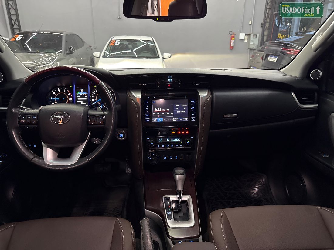 Toyota Hilux SW4 SRX 2.8 4x4 TDI Automático Diesel 2016/2017 — foto 10 de 16