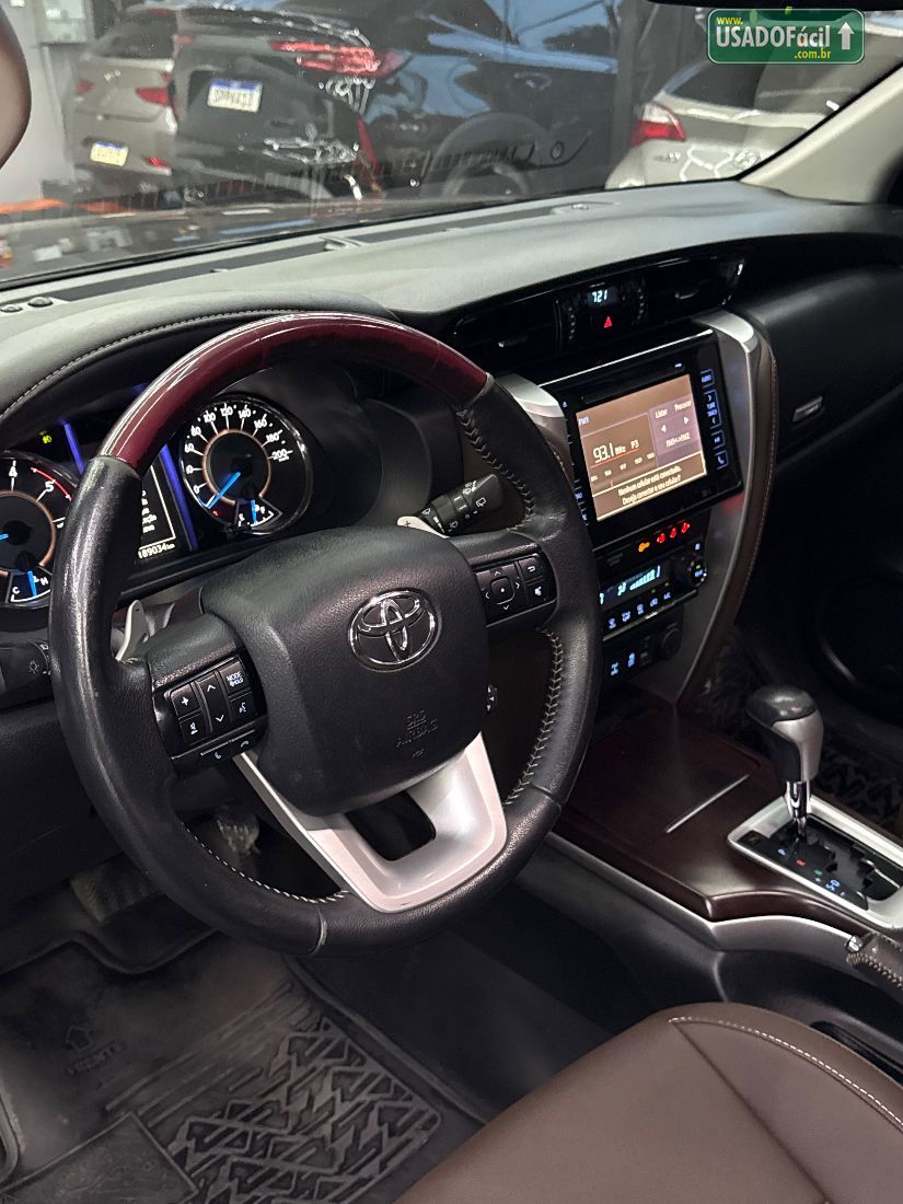Toyota Hilux SW4 SRX 2.8 4x4 TDI Automático Diesel 2016/2017 — foto 12 de 16