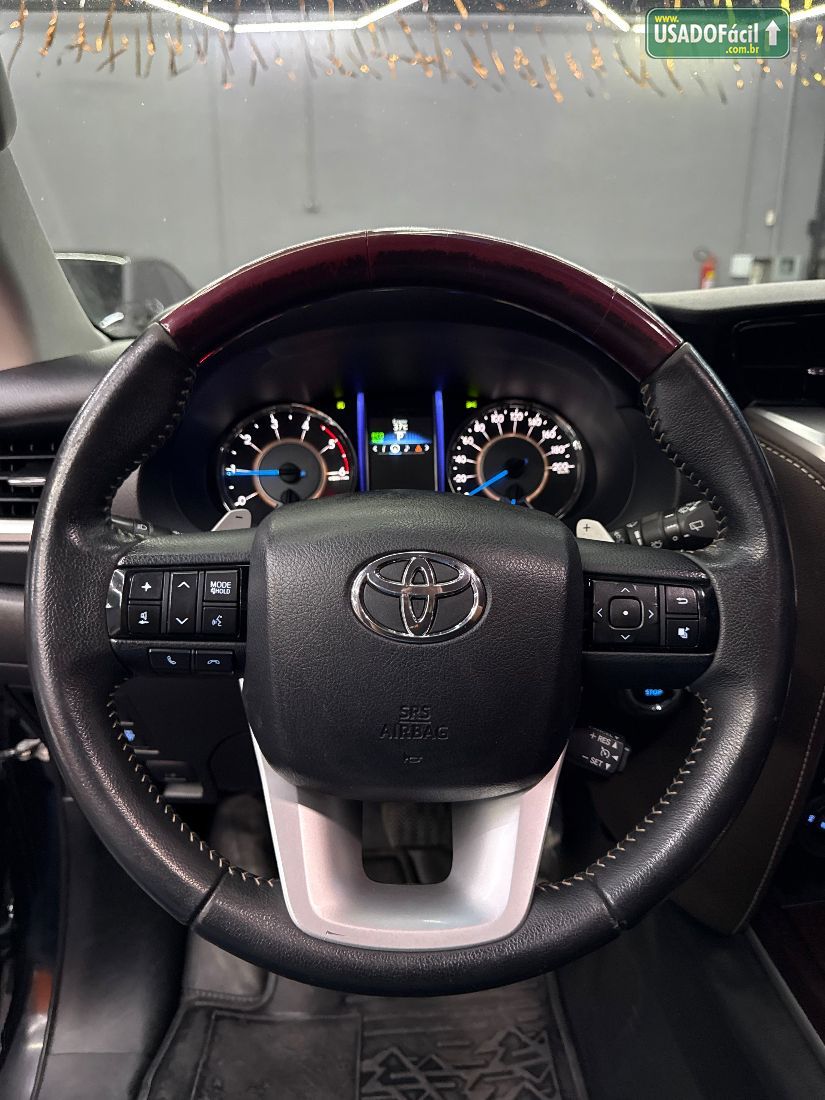 Toyota Hilux SW4 SRX 2.8 4x4 TDI Automático Diesel 2016/2017 — foto 13 de 16