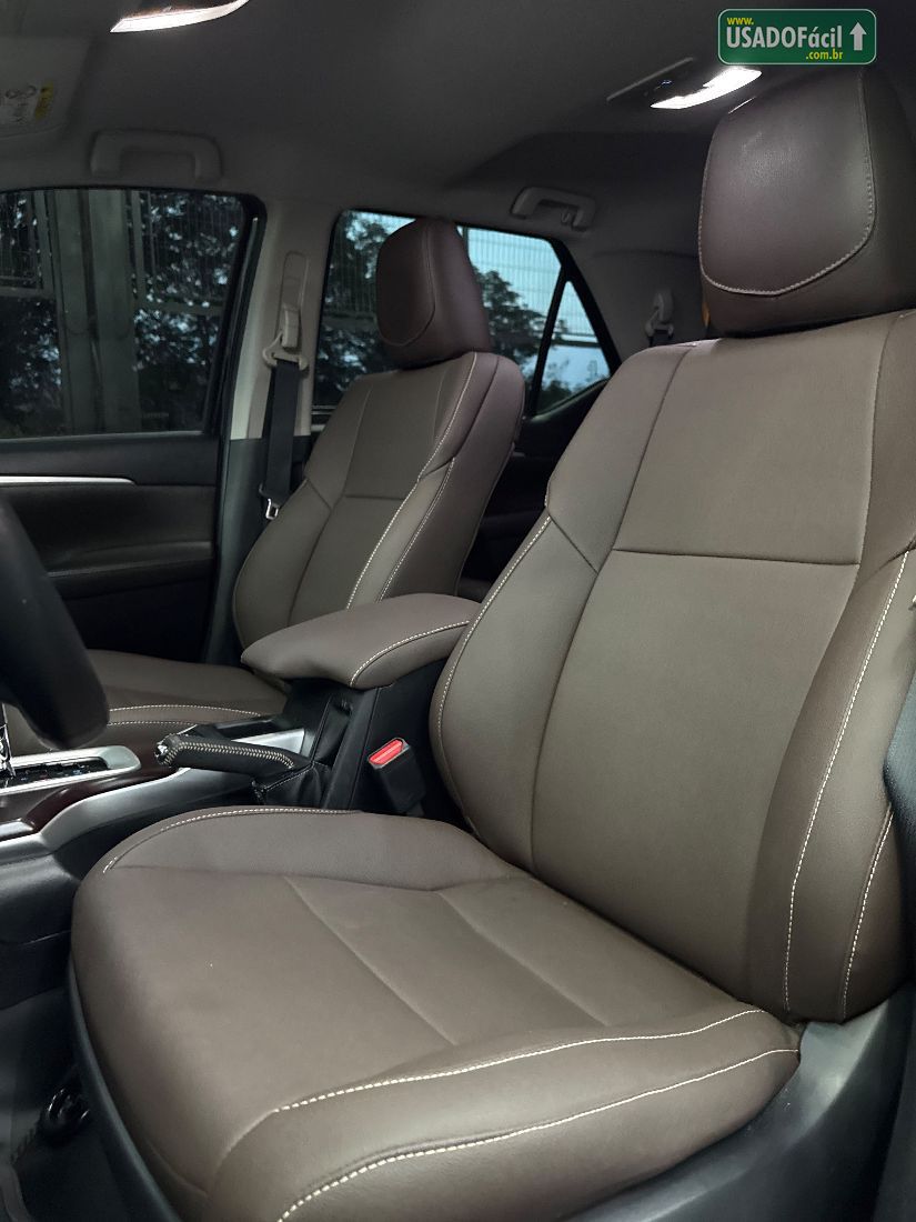 Toyota Hilux SW4 SRX 2.8 4x4 TDI Automático Diesel 2016/2017 — foto 15 de 16