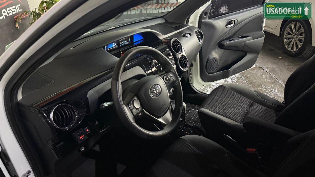 Toyota Etios Hatch XS 1.5 Automático flex 2016/2017 — foto 12 de 14