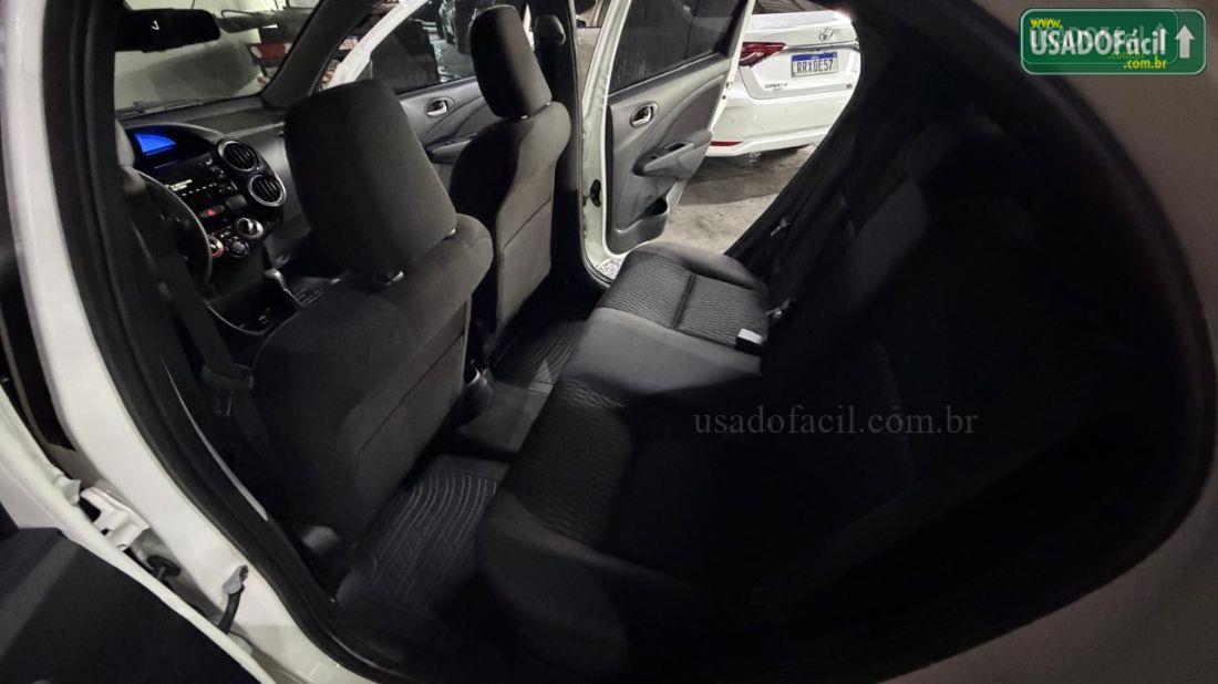 Toyota Etios Hatch XS 1.5 Automático flex 2016/2017 — foto 13 de 14