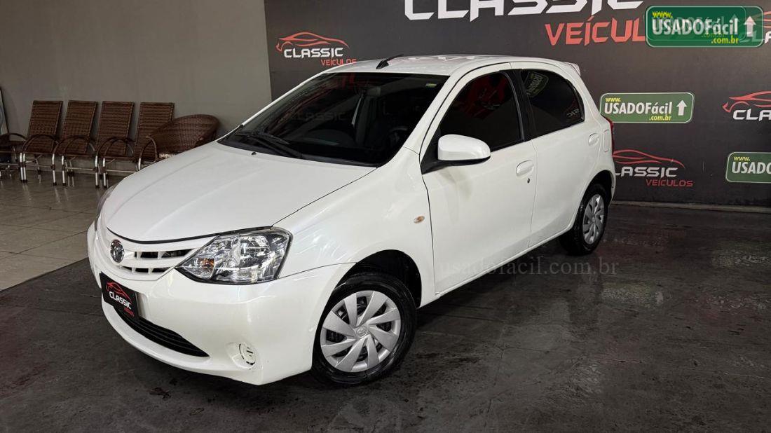 Toyota Etios Hatch XS 1.5 Automático flex 2016/2017 — foto 4 de 14