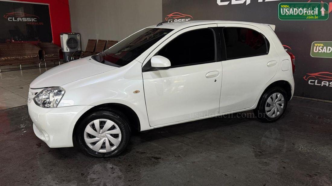 Toyota Etios Hatch XS 1.5 Automático flex 2016/2017 — foto 5 de 14
