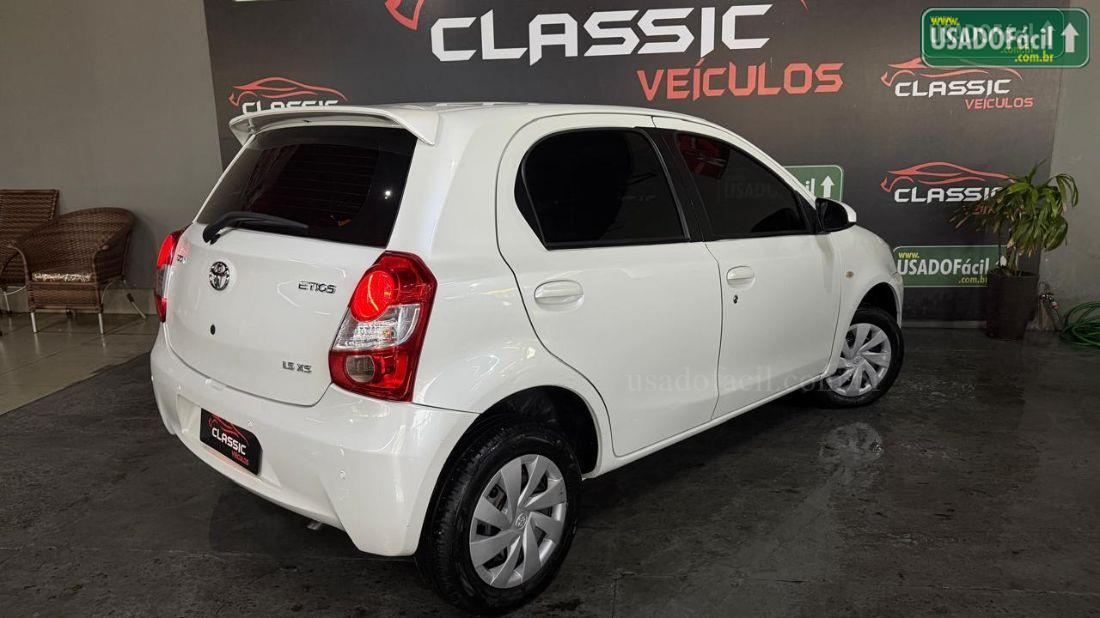 Toyota Etios Hatch XS 1.5 Automático flex 2016/2017 — foto 7 de 14