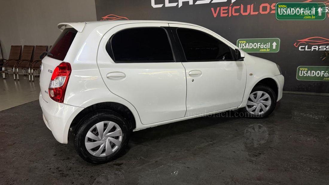 Toyota Etios Hatch XS 1.5 Automático flex 2016/2017 — foto 8 de 14