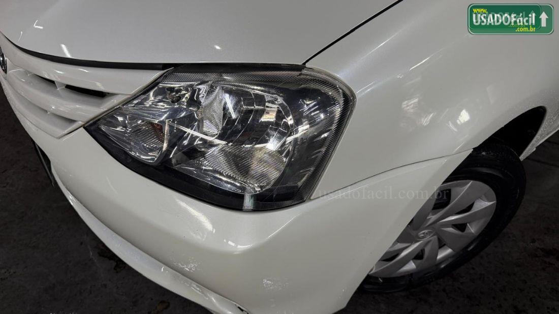 Toyota Etios Hatch XS 1.5 Automático flex 2016/2017 — foto 9 de 14