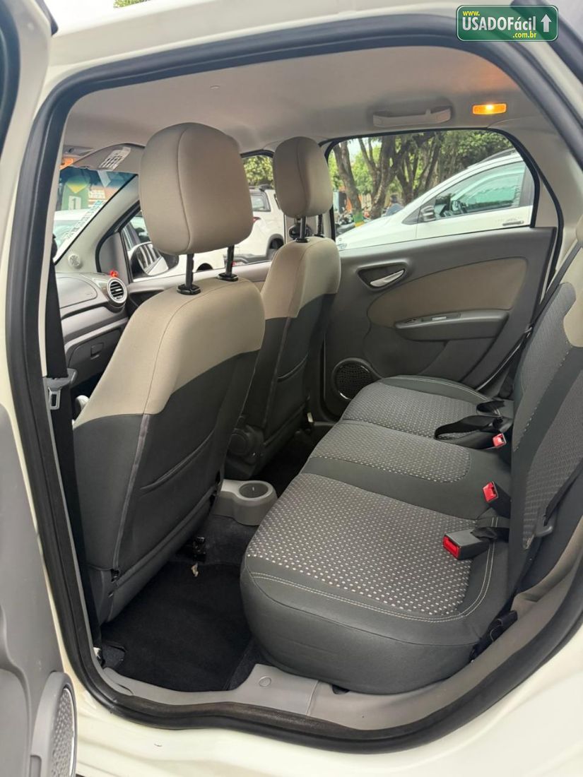 Fiat Grand Siena Essence Dualogic 1.6 Flex 2015/2016 — foto 14 de 20