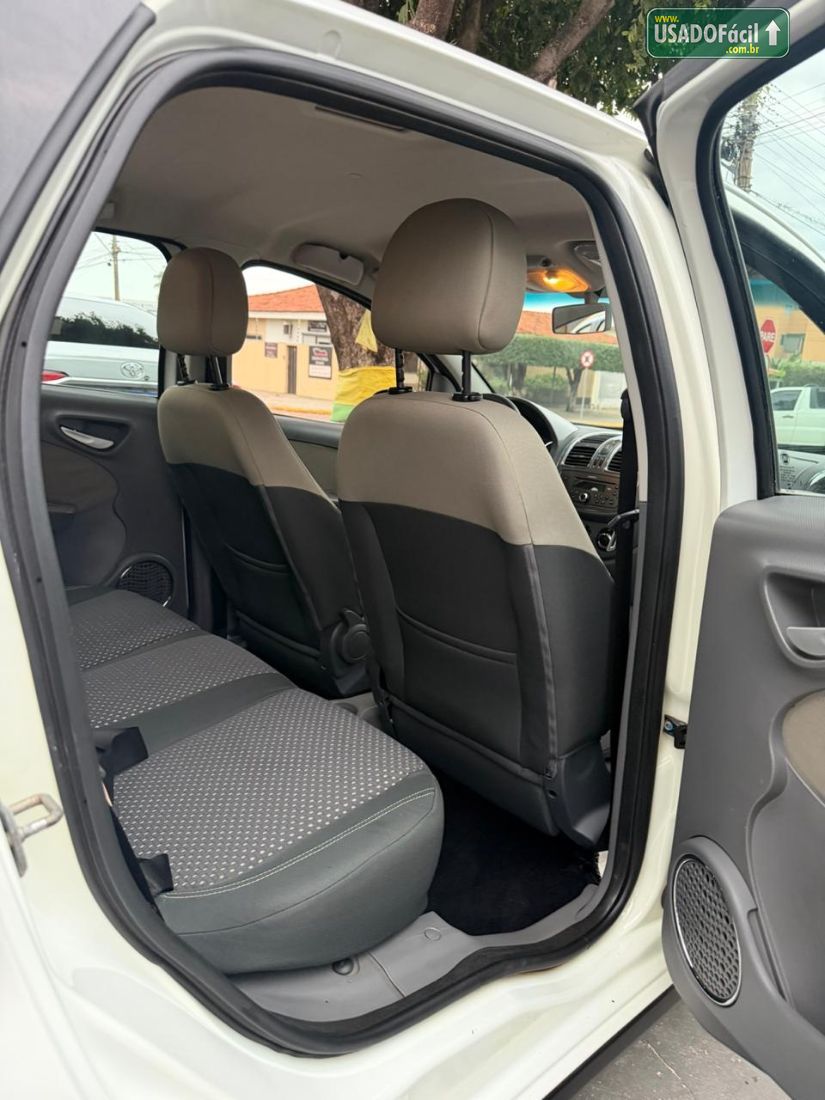 Fiat Grand Siena Essence Dualogic 1.6 Flex 2015/2016 — foto 15 de 20