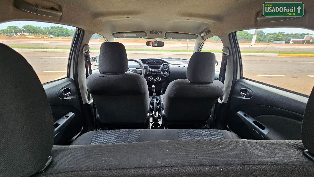 Toyota Etios Hatch X 1.3 Mecânico Flex 2014/2015 — foto 14 de 16