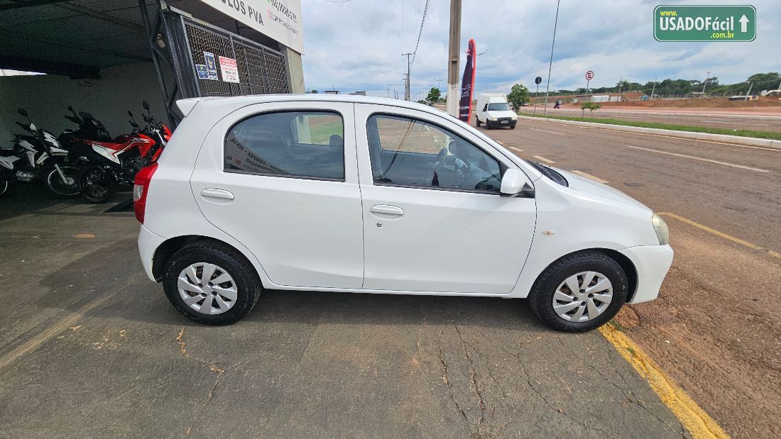 Toyota Etios Hatch X 1.3 Mecânico Flex 2014/2015 — foto 8 de 16