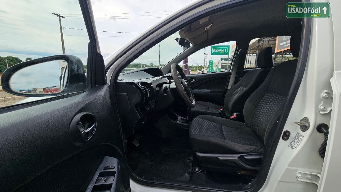 Toyota Etios Hatch X 1.3 Mecânico Flex 2014/2015 — foto 9 de 16