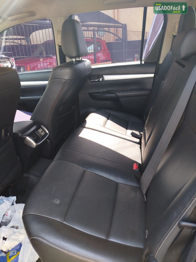 Toyota Hilux SRX CD 2.8 4x4 TDI Automático Diesel 2017/2018 — foto 3 de 10