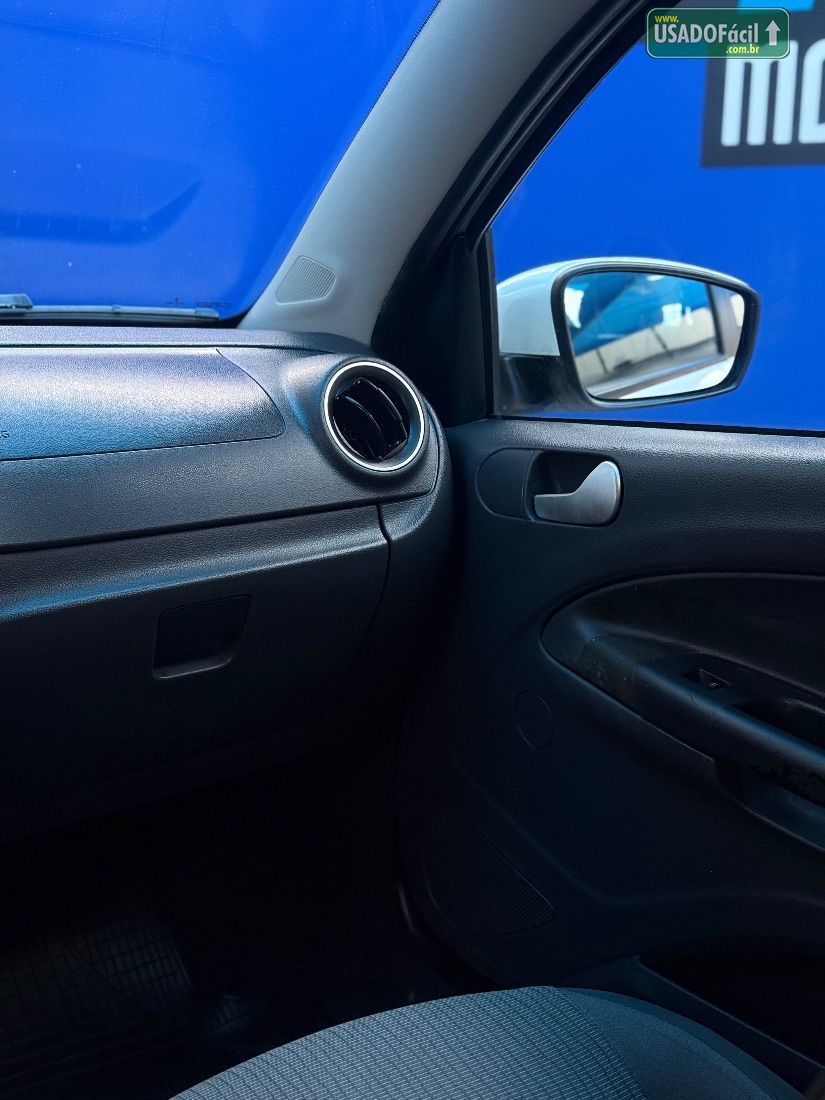 Volkswagen Voyage City 1.6 Mi Total Flex 2013/2013 — foto 15 de 16