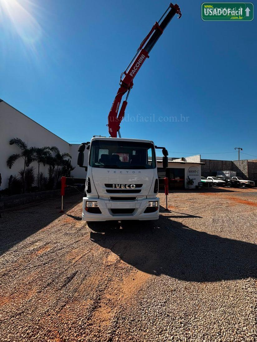 Iveco Iveco Tector 240E25 6x2 2P Diesel 2009/2010 — foto 2 de 6