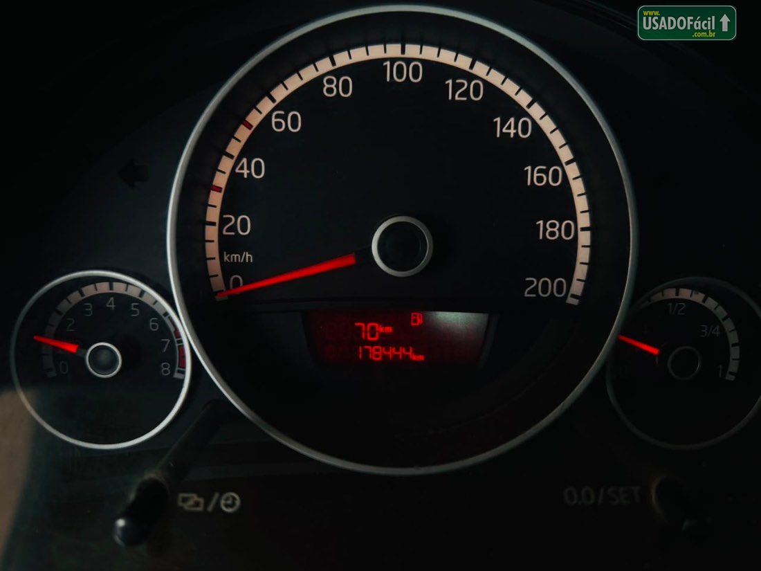 Volkswagen UP! High 1.0 Total Flex 5P 2014/2015 — foto 11 de 11