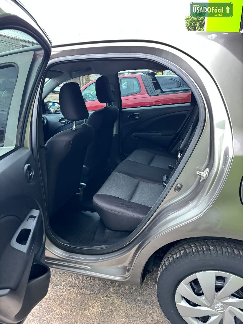 Toyota Etios Hatch X 1.3 Mecânico Flex 2018/2018 — foto 7 de 12