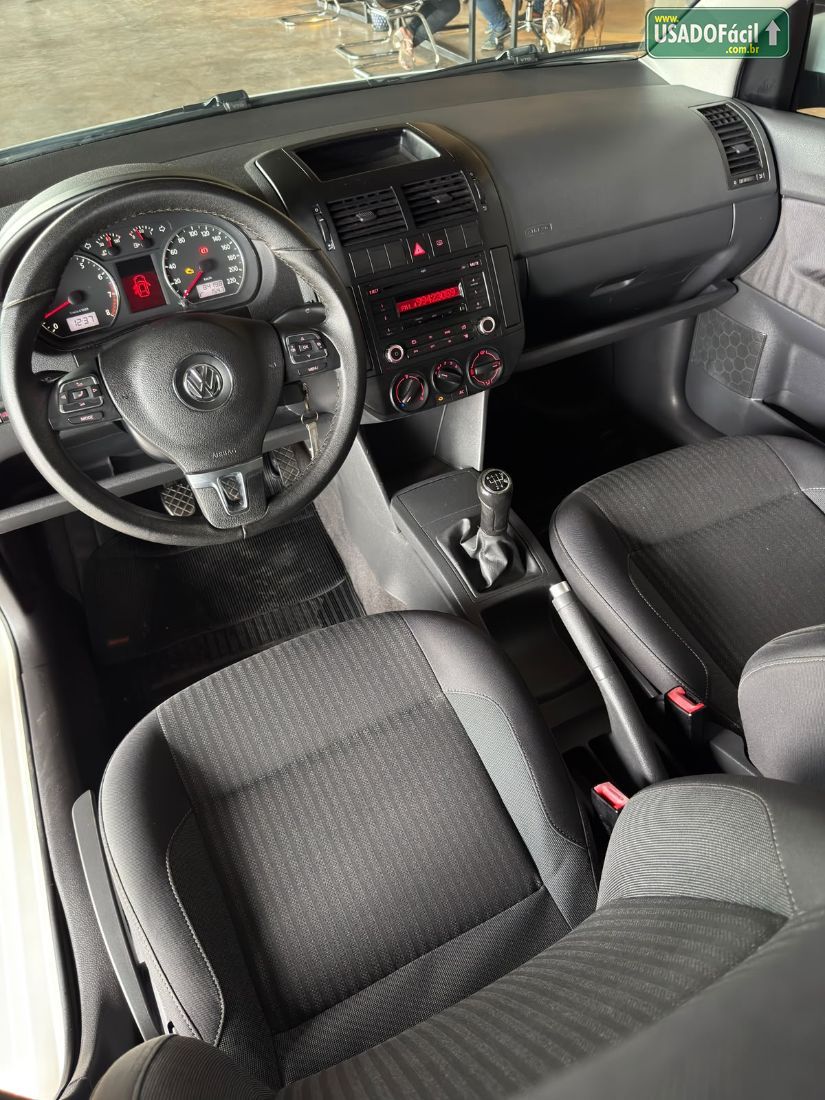 Volkswagen Polo Sedan 1.6 Mi Total Flex 2014/2014 — foto 10 de 17