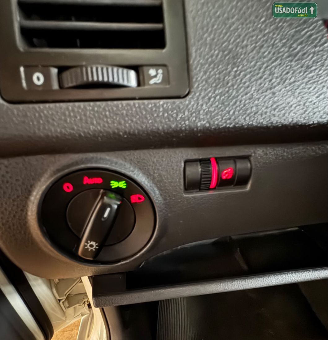 Volkswagen Polo Sedan 1.6 Mi Total Flex 2014/2014 — foto 14 de 17