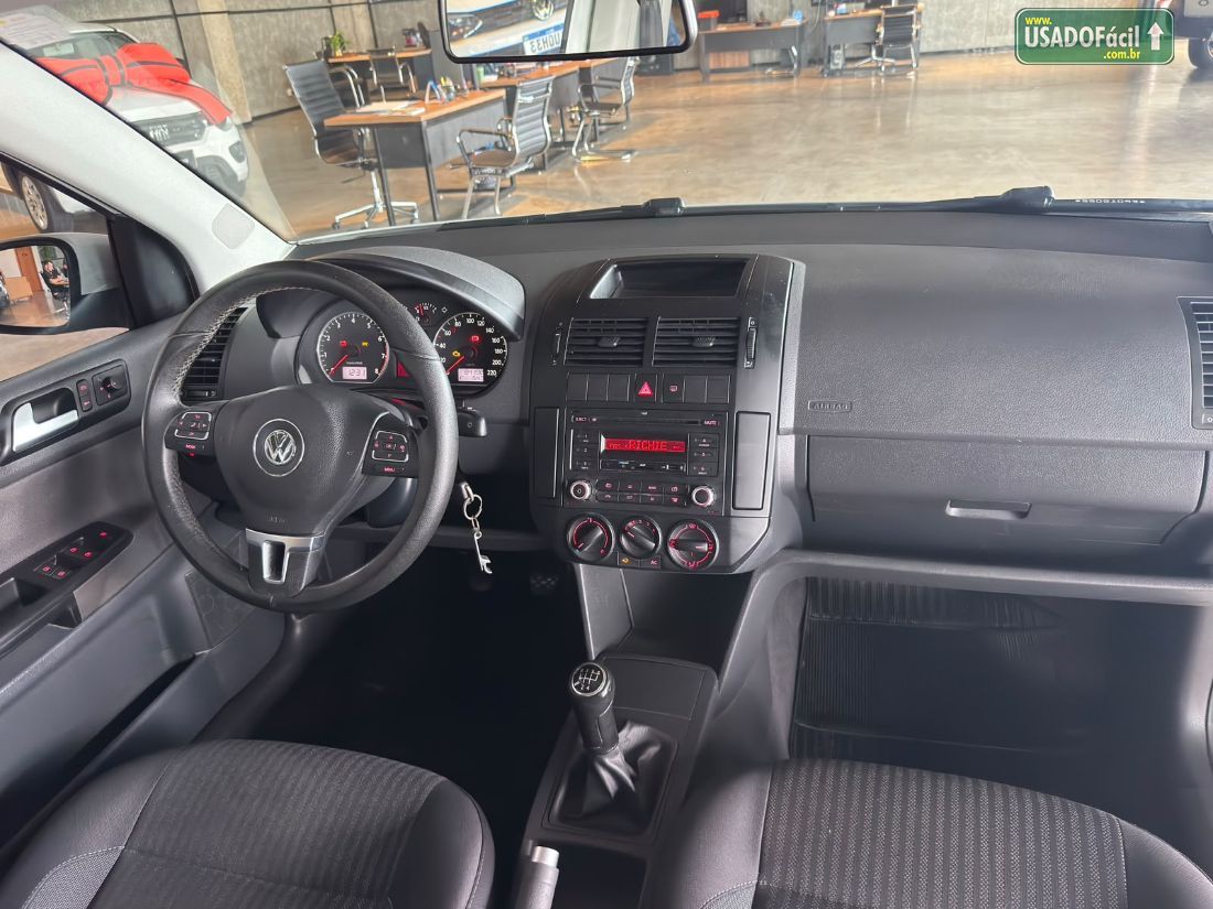 Volkswagen Polo Sedan 1.6 Mi Total Flex 2014/2014 — foto 15 de 17