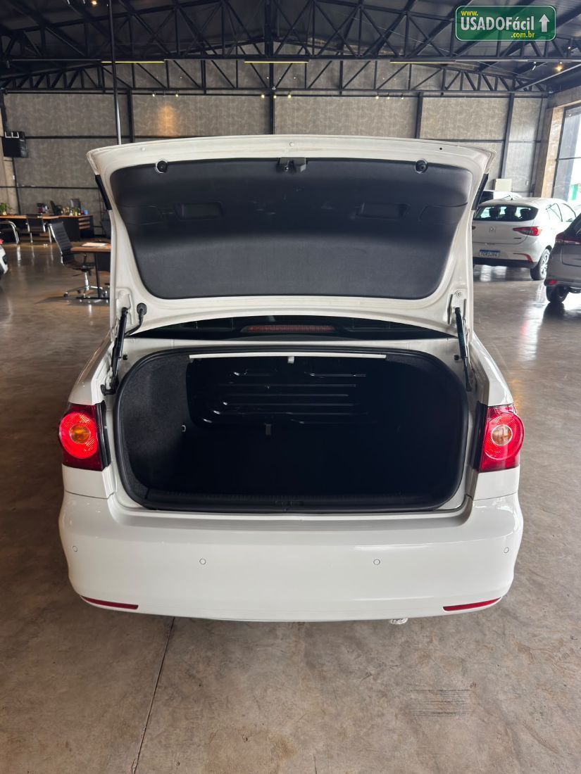 Volkswagen Polo Sedan 1.6 Mi Total Flex 2014/2014 — foto 5 de 17