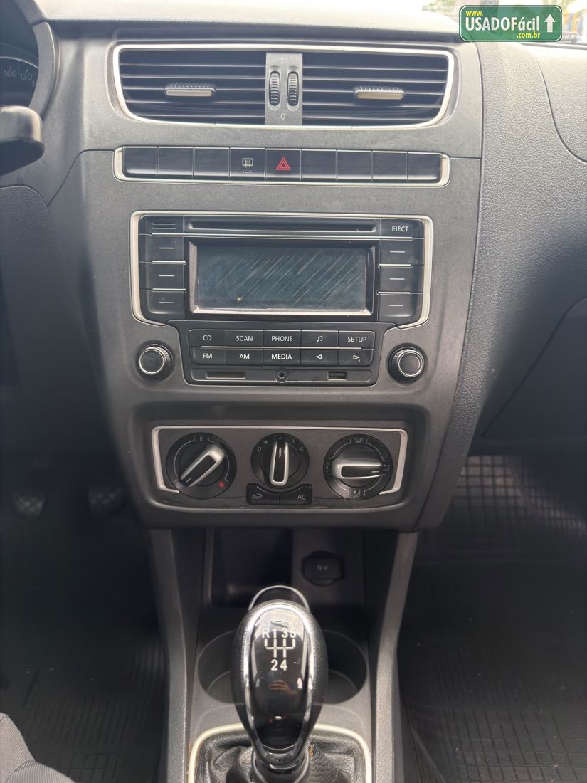 Volkswagen Fox 1.6 I Motion 4P Total Flex 2014/2014 — foto 13 de 18