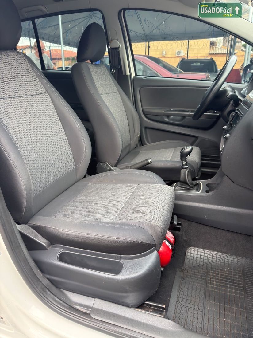 Volkswagen Fox 1.6 I Motion 4P Total Flex 2014/2014 — foto 14 de 18