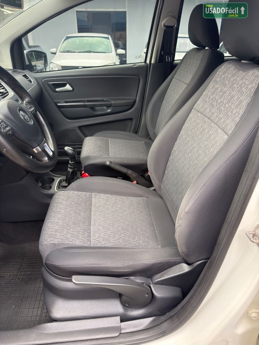 Volkswagen Fox 1.6 I Motion 4P Total Flex 2014/2014 — foto 7 de 18