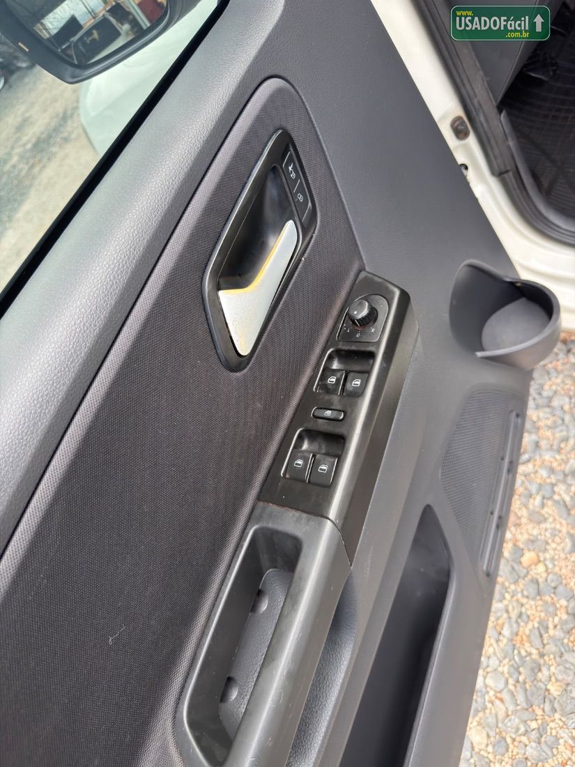 Volkswagen Fox 1.6 I Motion 4P Total Flex 2014/2014 — foto 9 de 18