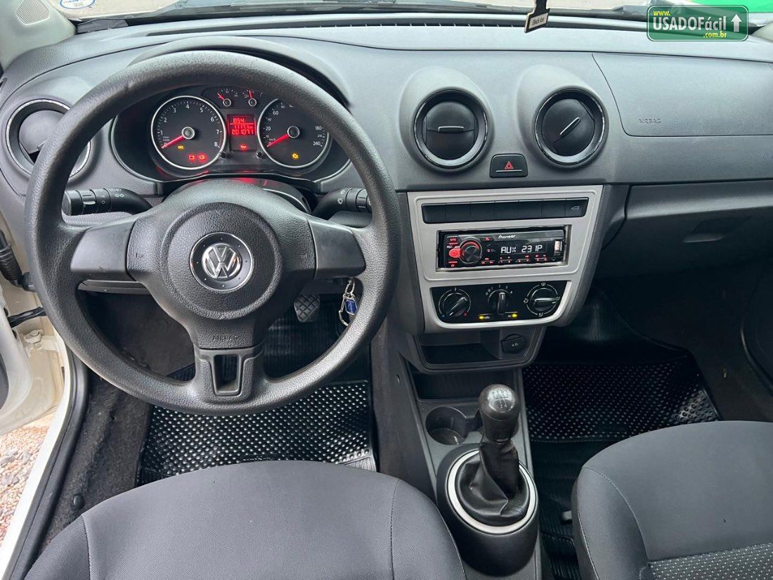 Volkswagen Voyage City 1.6 Mi Total Flex 2014/2015 — foto 11 de 17