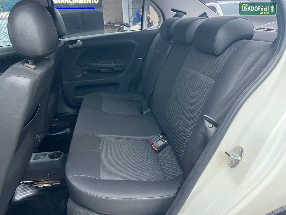Volkswagen Voyage City 1.6 Mi Total Flex 2014/2015 — foto 12 de 17