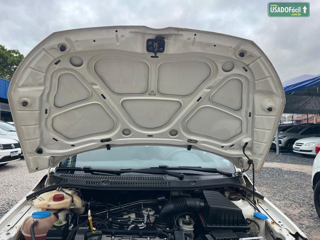 Volkswagen Voyage City 1.6 Mi Total Flex 2014/2015 — foto 13 de 17