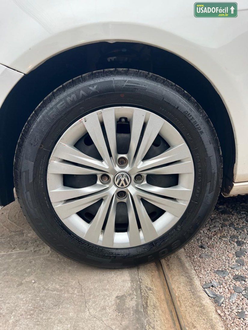 Volkswagen Voyage City 1.6 Mi Total Flex 2014/2015 — foto 16 de 17