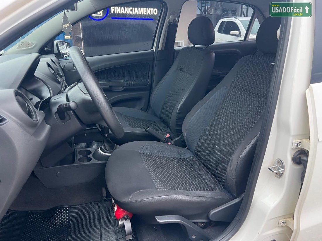 Volkswagen Voyage City 1.6 Mi Total Flex 2014/2015 — foto 9 de 17