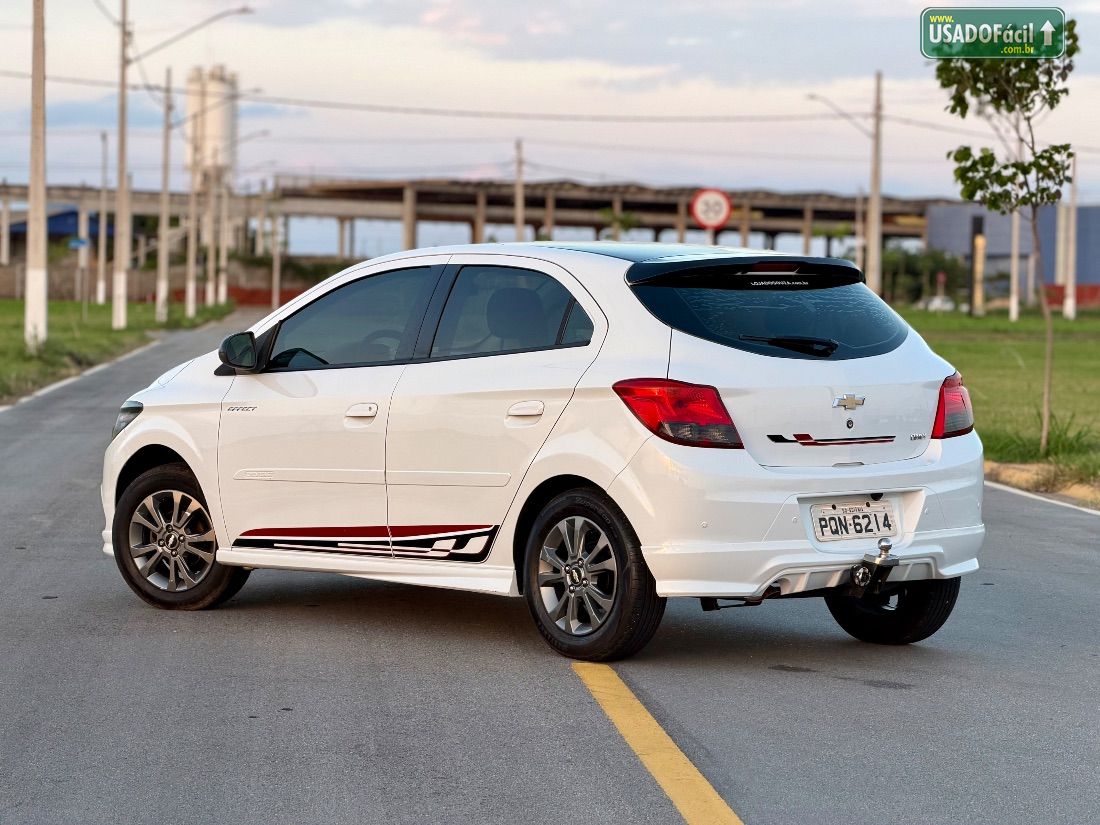 CHEVROLET/GM Onix Hatch Effect 1.4 Mecânico Flex 2015/2015 — foto 2 de 11