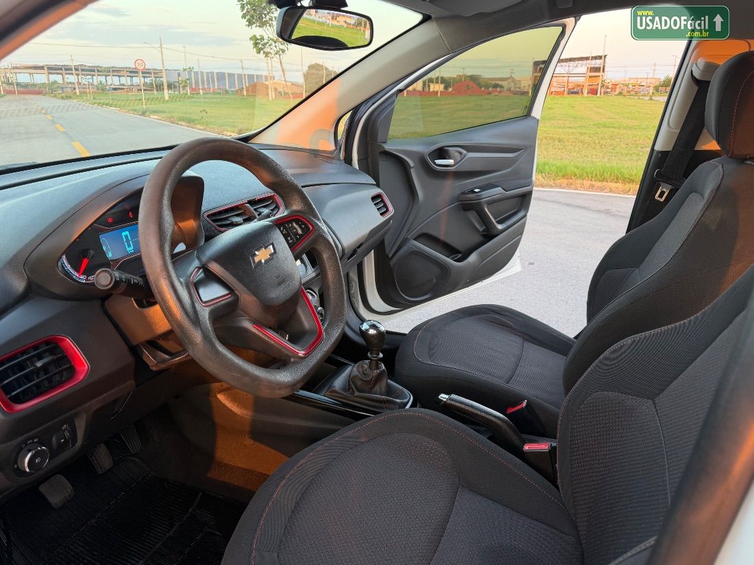 CHEVROLET/GM Onix Hatch Effect 1.4 Mecânico Flex 2015/2015 — foto 5 de 11