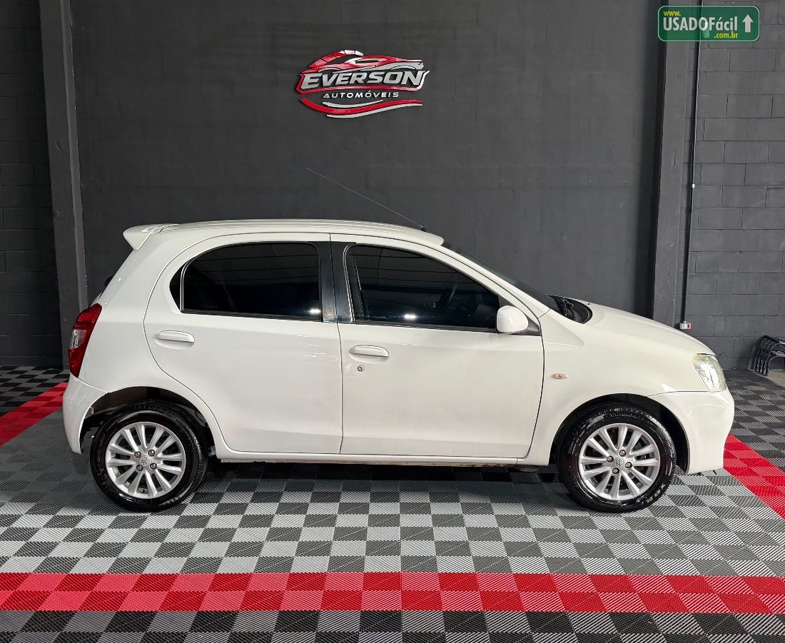 Toyota Etios Hatch XLS 1.5 Mecânico Flex 2013/2013 — foto 10 de 14