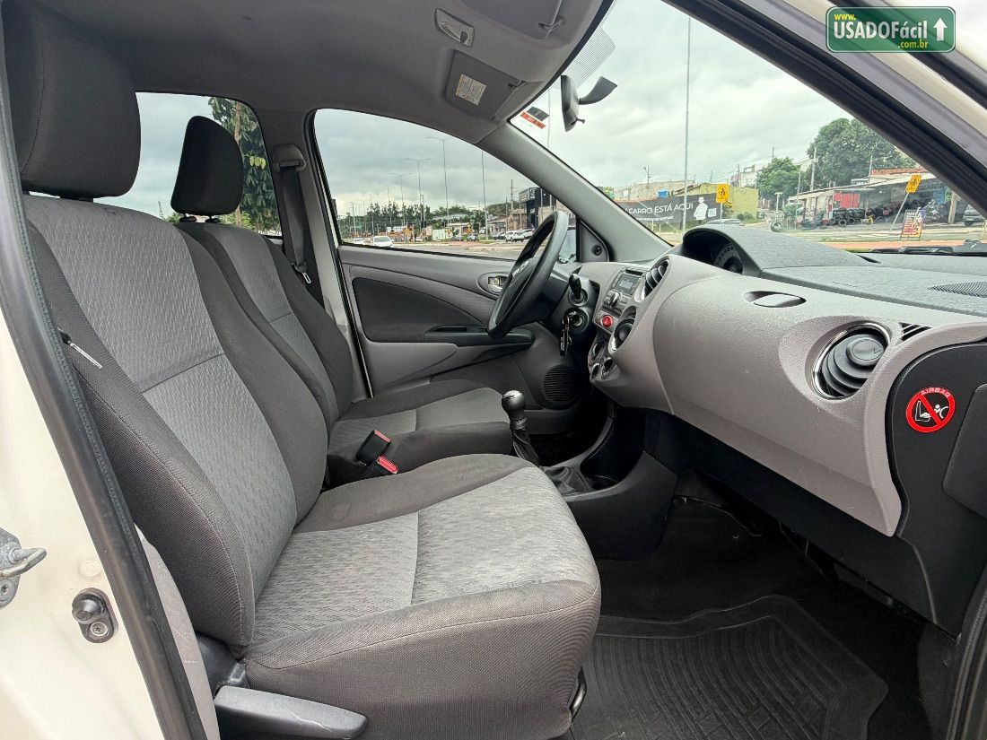 Toyota Etios Hatch XLS 1.5 Mecânico Flex 2013/2013 — foto 12 de 14