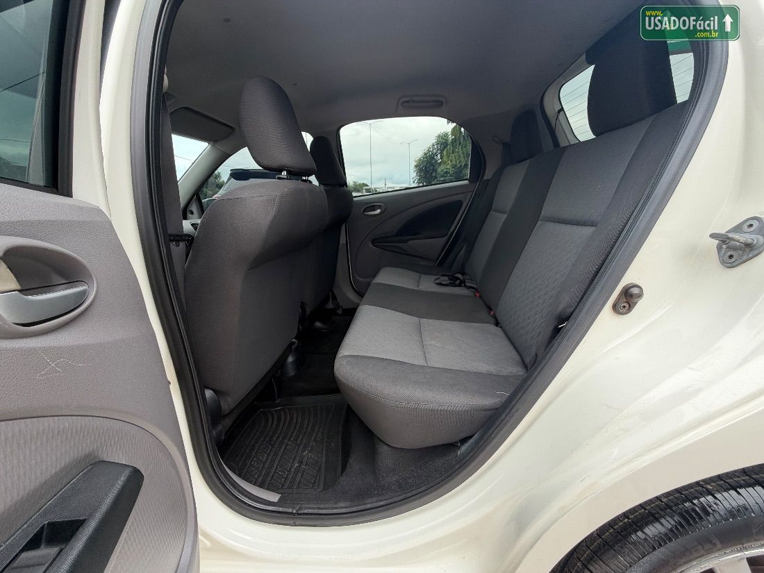 Toyota Etios Hatch XLS 1.5 Mecânico Flex 2013/2013 — foto 13 de 14