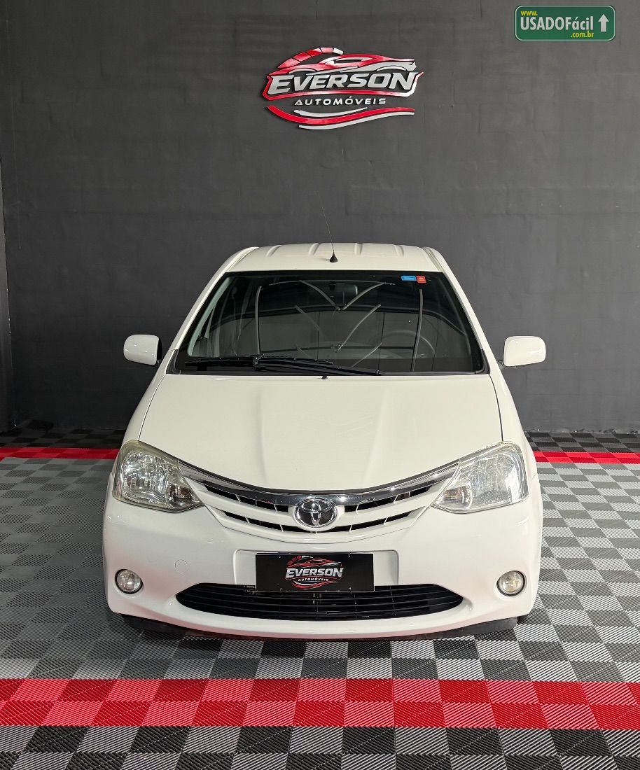Toyota Etios Hatch XLS 1.5 Mecânico Flex 2013/2013 — foto 2 de 14